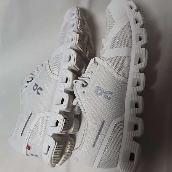 On Running Women's Cloud Pure White Athletic Shoes - Picture 8 of 8